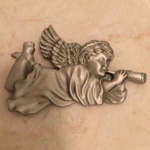 vintage Fort pewter cherub/angel pin brooch